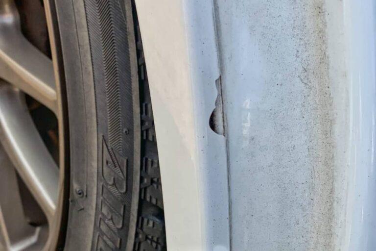 プラスティックフェンダーの割れた部分