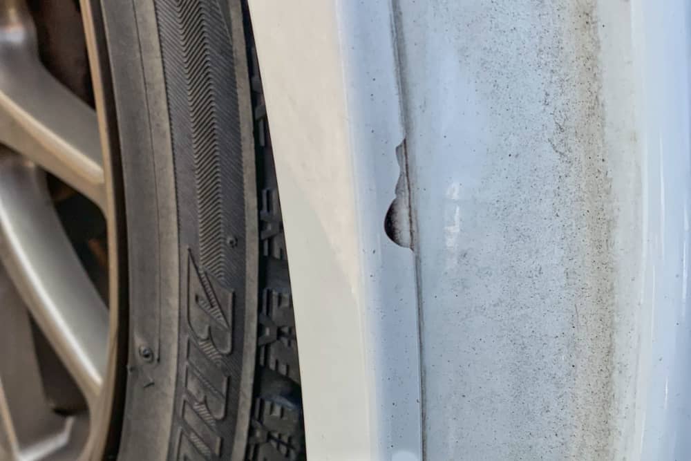 プラスティックフェンダーの割れた部分