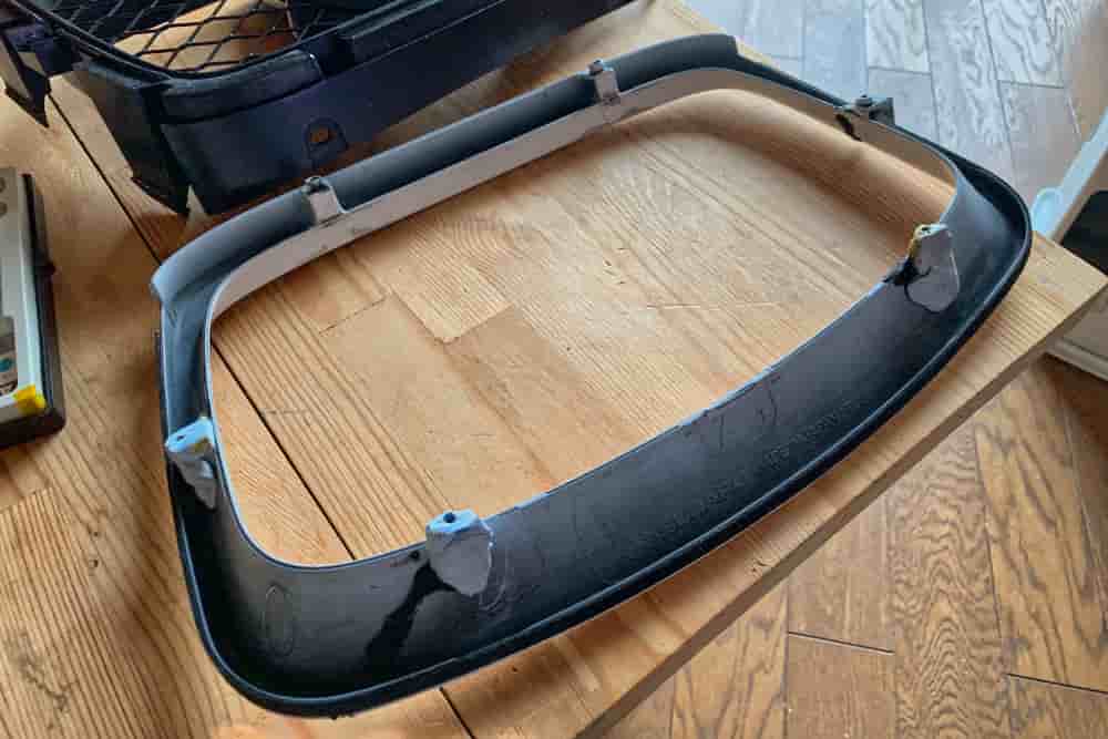 ネジを止める部分を作る