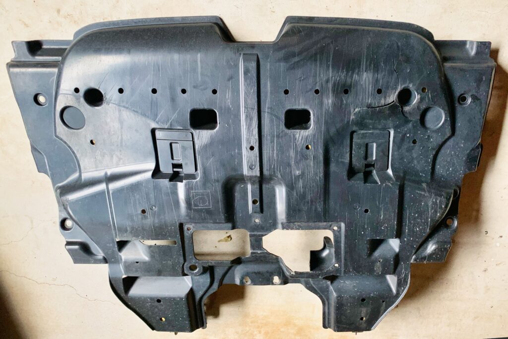 アンダーパネル破損