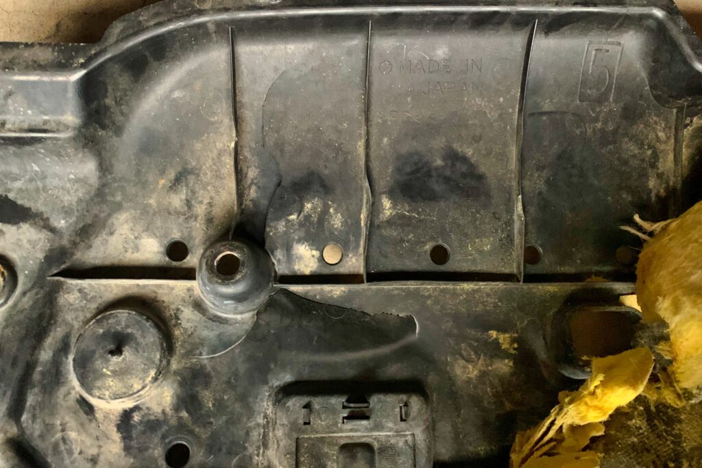 アンダーパネル割れ