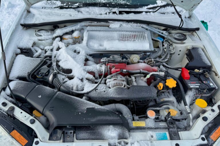 impreza sti エンジンルームの雪